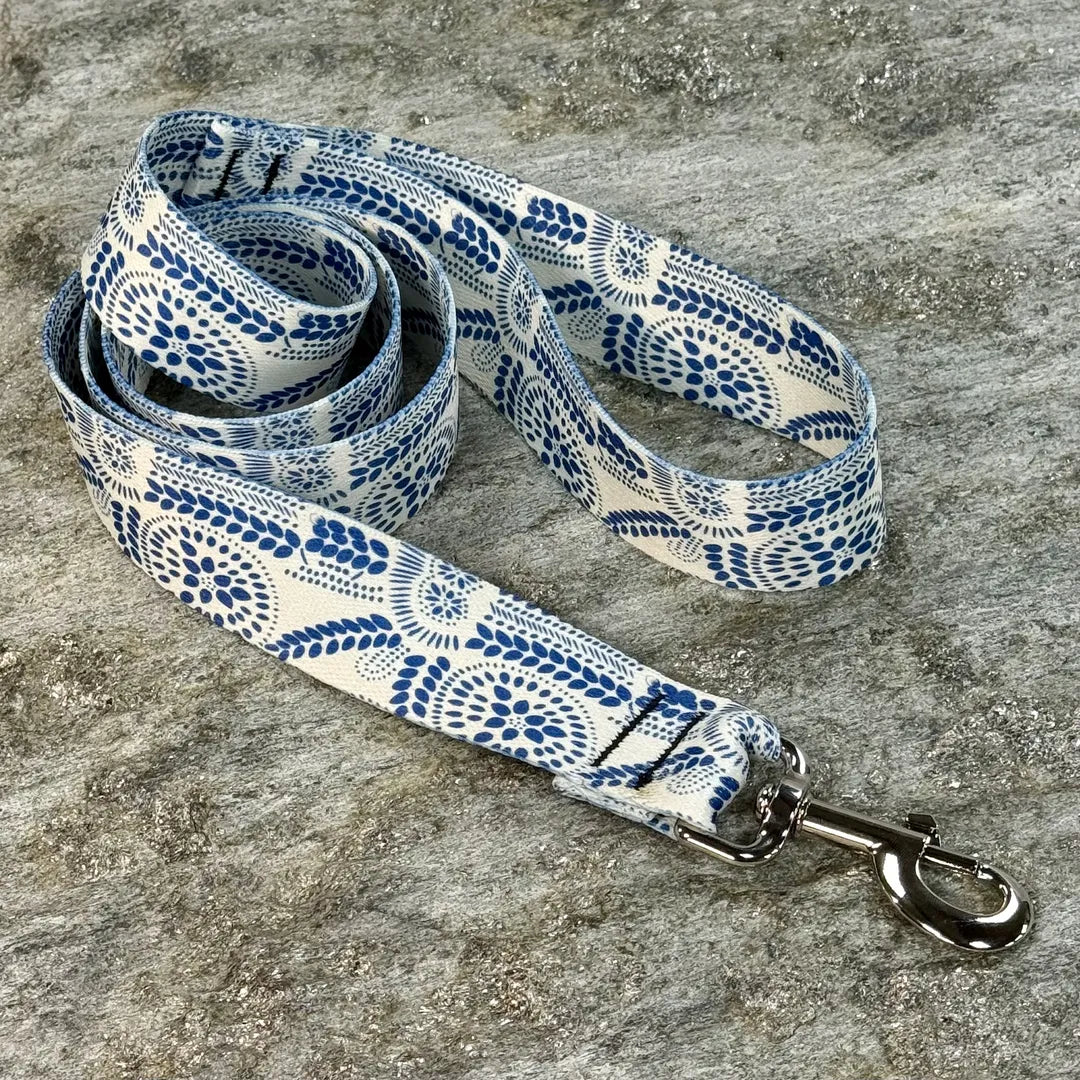 Blue Dots v2 Dog Leash – Blue Dot Floral Pattern