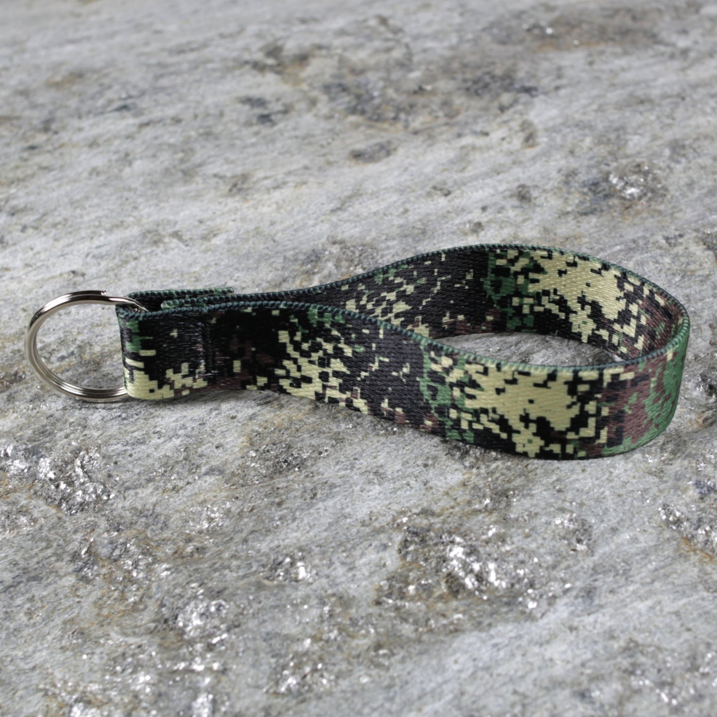 Camo Keychain Wristlet – Rugged Style Wrist Strap for Keys & Bags